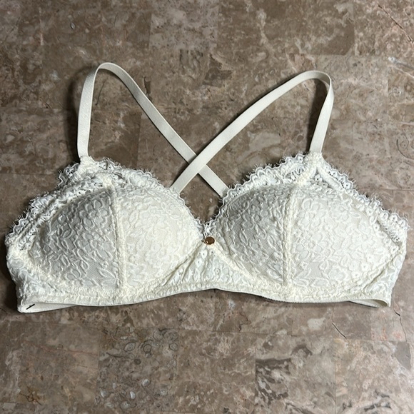 Aerie 36C white bra,lace covered,mesh,fray,padded,cross back,wireless,feminine - Picture 7 of 11